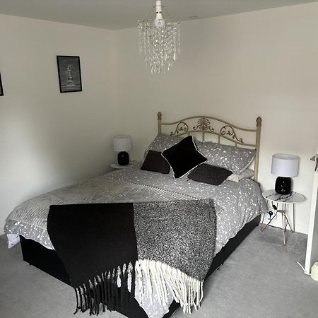 Appartement 2 Bed-Sleeps 4-Sea View-Pet Friendly-Parking à Llanelli Extérieur photo