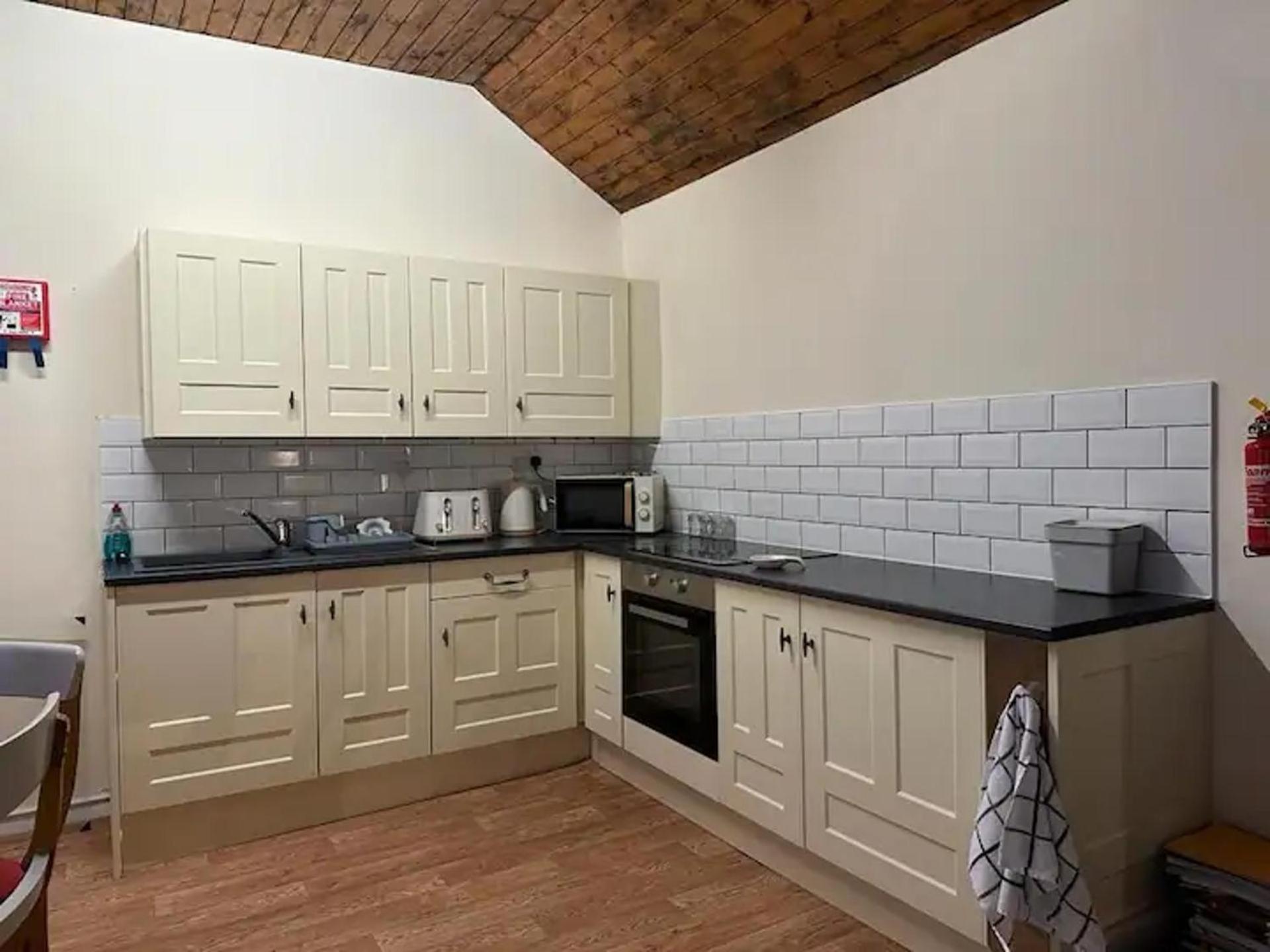 Appartement 2 Bed-Sleeps 4-Sea View-Pet Friendly-Parking à Llanelli Extérieur photo