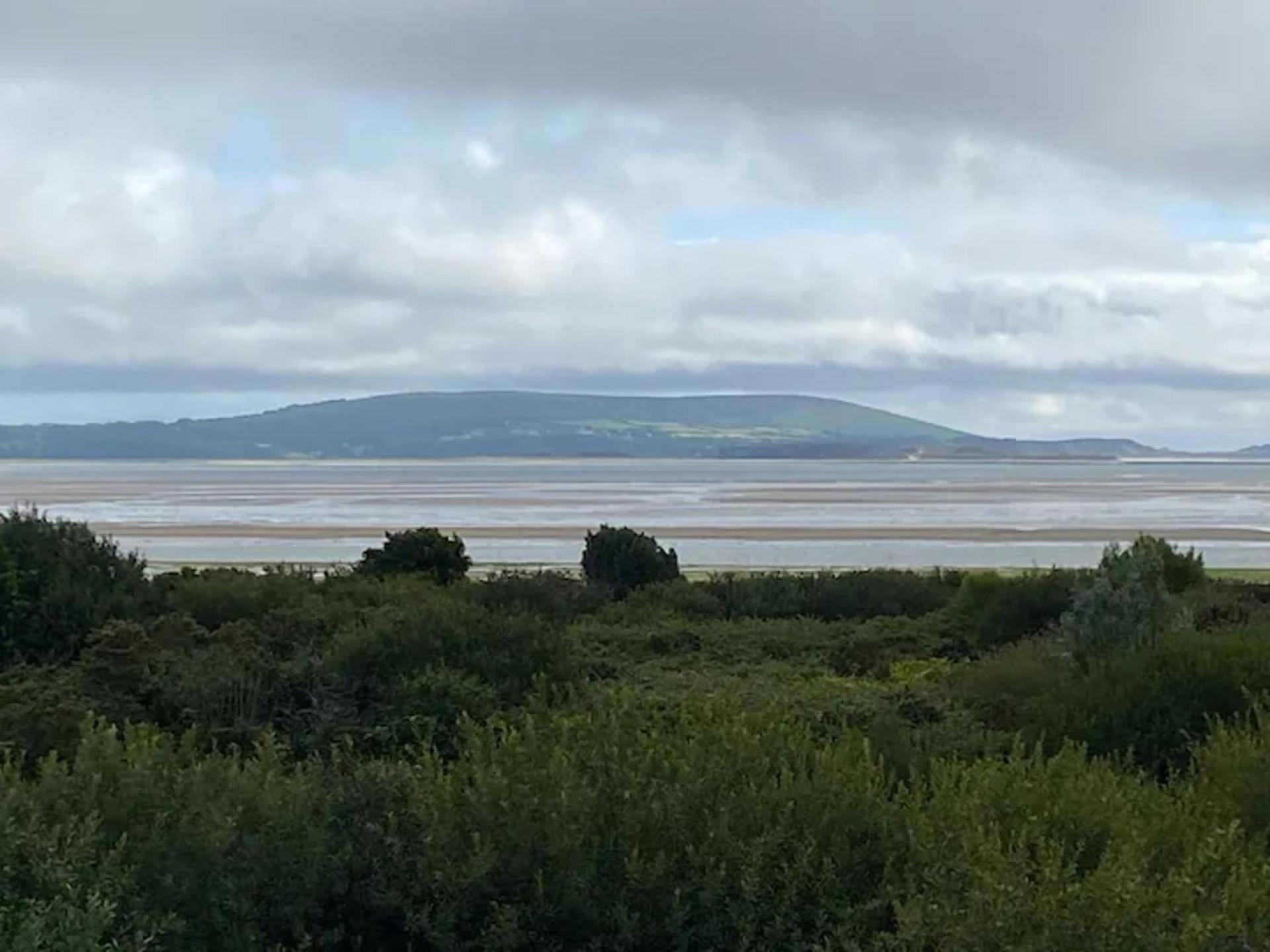 Appartement 2 Bed-Sleeps 4-Sea View-Pet Friendly-Parking à Llanelli Extérieur photo