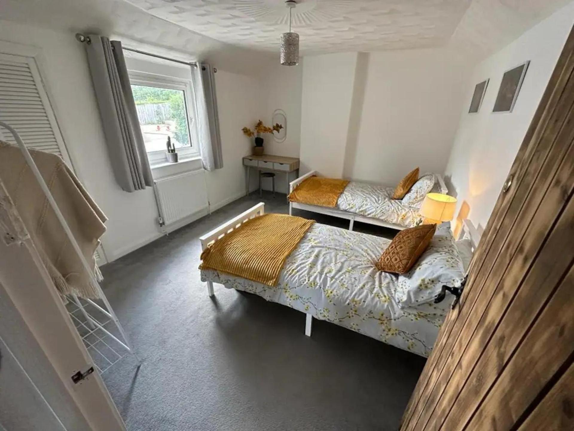 Appartement 2 Bed-Sleeps 4-Sea View-Pet Friendly-Parking à Llanelli Extérieur photo