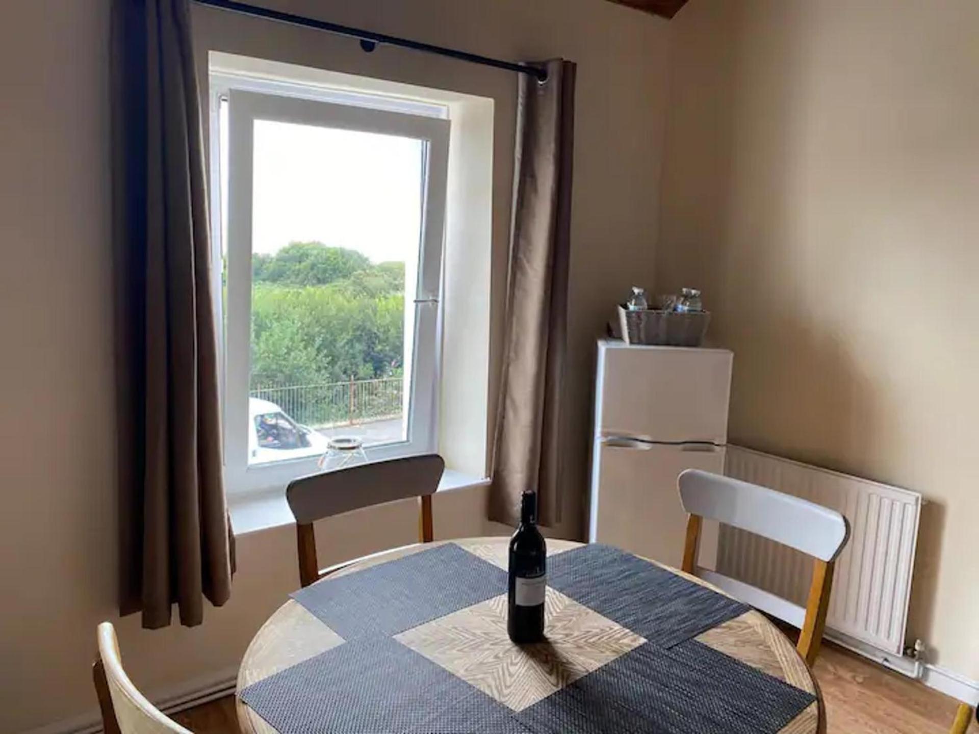 Appartement 2 Bed-Sleeps 4-Sea View-Pet Friendly-Parking à Llanelli Extérieur photo