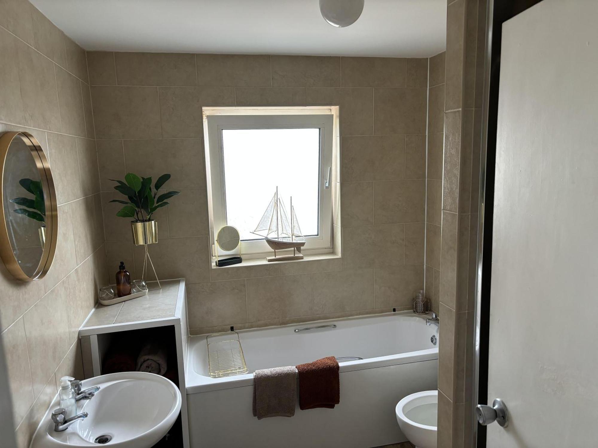 Appartement 2 Bed-Sleeps 4-Sea View-Pet Friendly-Parking à Llanelli Extérieur photo